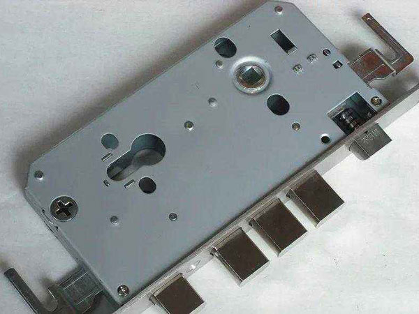 聂荣24小时上门开锁公司